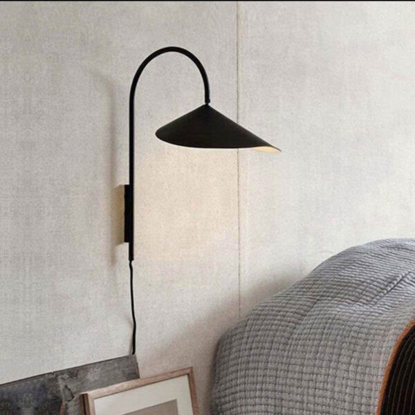 Minimalist style wall lamp